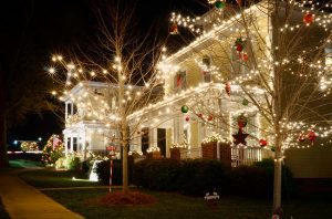 Keep Your Home Merry and Bright Throughout the Holidays By Scheduling a Yard Cleanup Service
