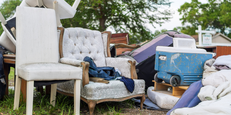 5 Benefits of Using a Professional Junk Hauling Team